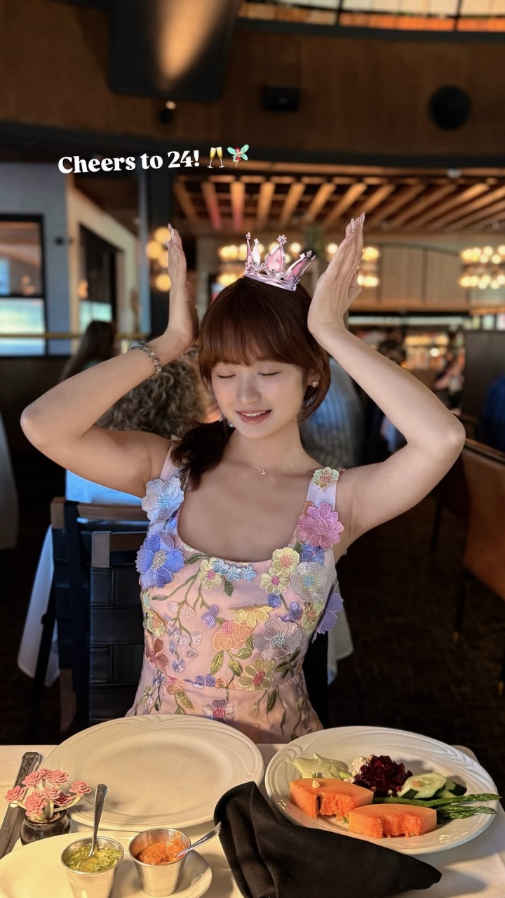 杨瀚森女友社媒晒24岁生日照 两人相差3岁