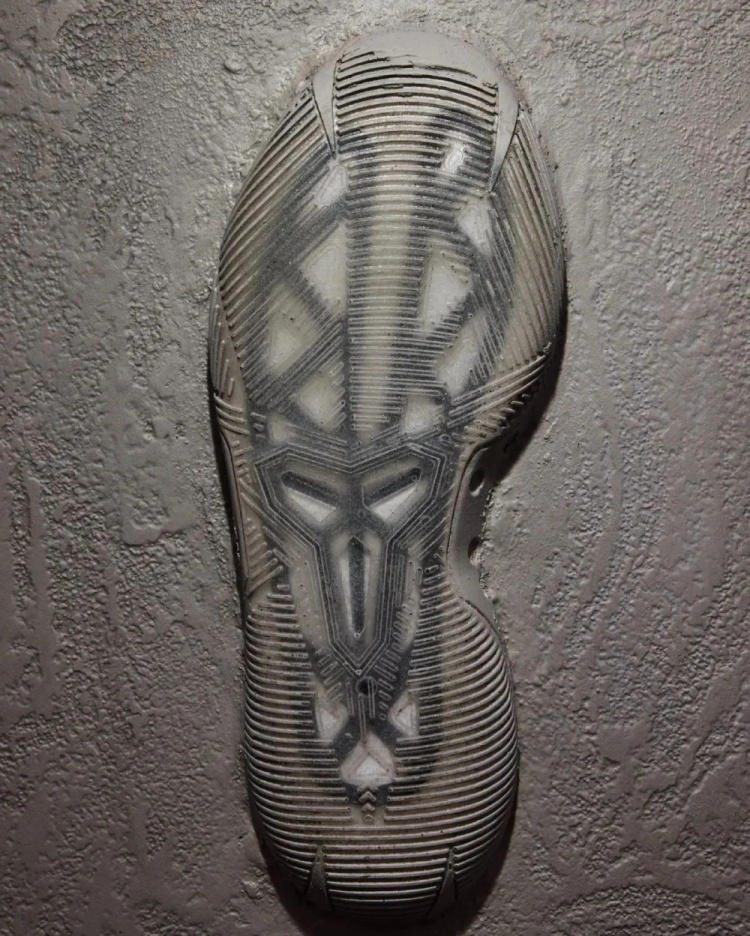 科比遗作Nike Kobe NXT Prototype谍照曝光，2027年夏季发售定价410美元