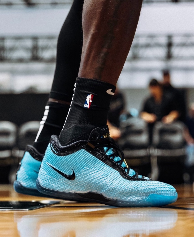 詹姆斯晒LeBron 24实物 亲称最轻个人鞋款