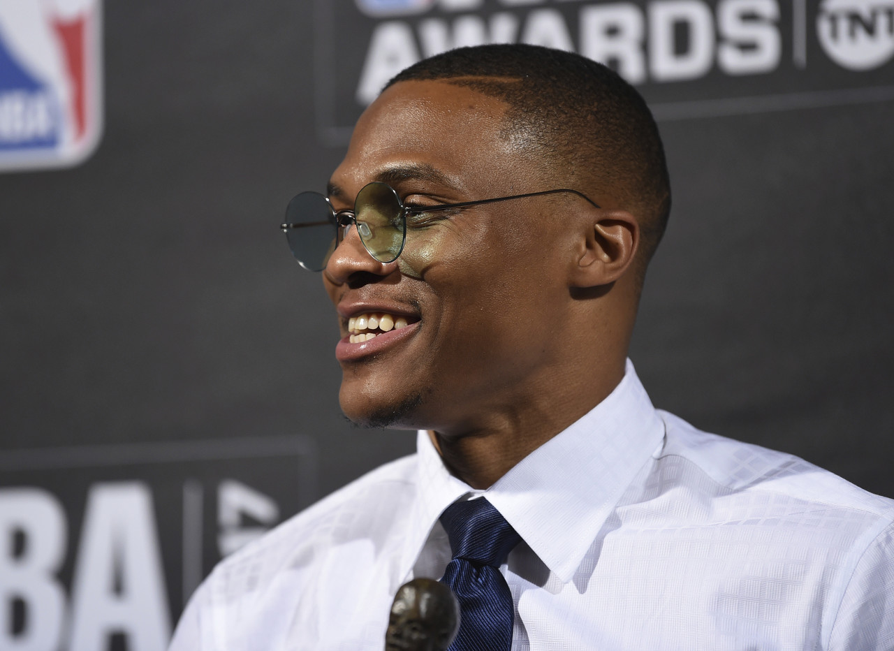 威少宣布退役结束18年NBA生涯 巅峰场均三双与末期流浪皆成往事 威少宣布退役结束18年NBA生涯 巅峰场均三双与末期流浪皆成往事