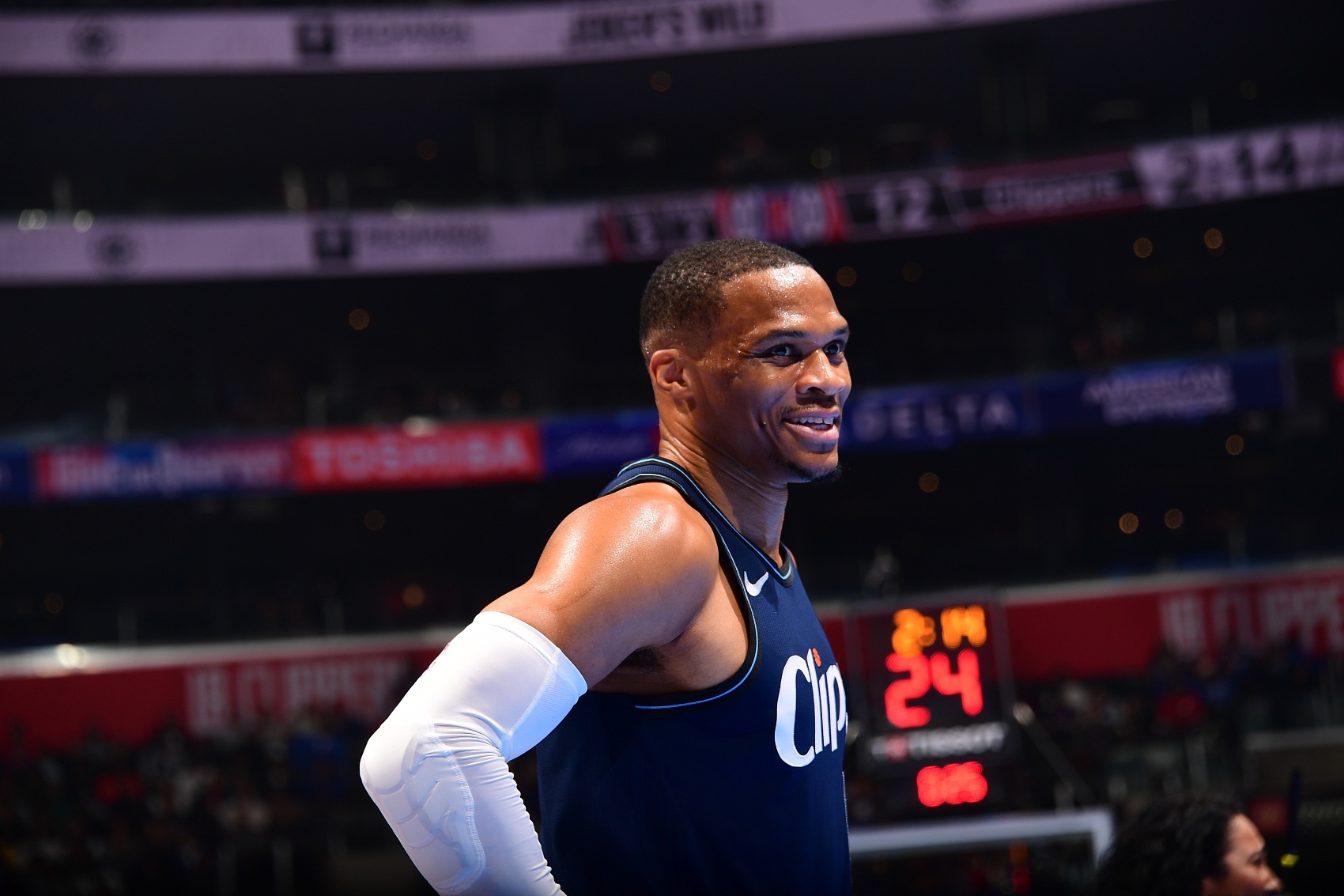 威少宣布退役结束18年NBA生涯 巅峰场均三双与末期流浪皆成往事 威少宣布退役结束18年NBA生涯 巅峰场均三双与末期流浪皆成往事