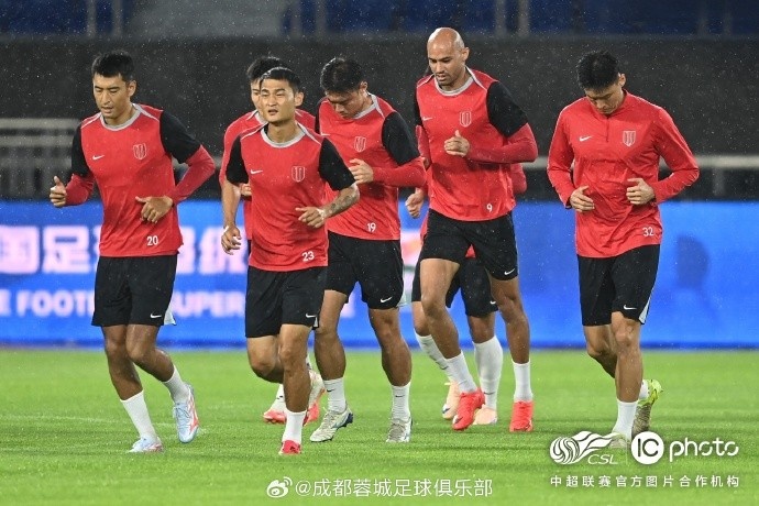 阿洛伊西:战术调整本赛季首现 韦世豪表态全力争胜 阿洛伊西:战术调整本赛季首现 韦世豪表态全力争胜
