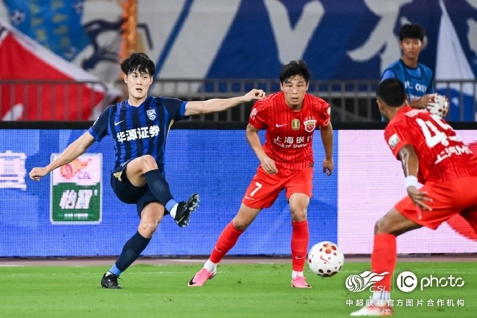 安佩姆梅开二度 海港客场3-2逆转三镇