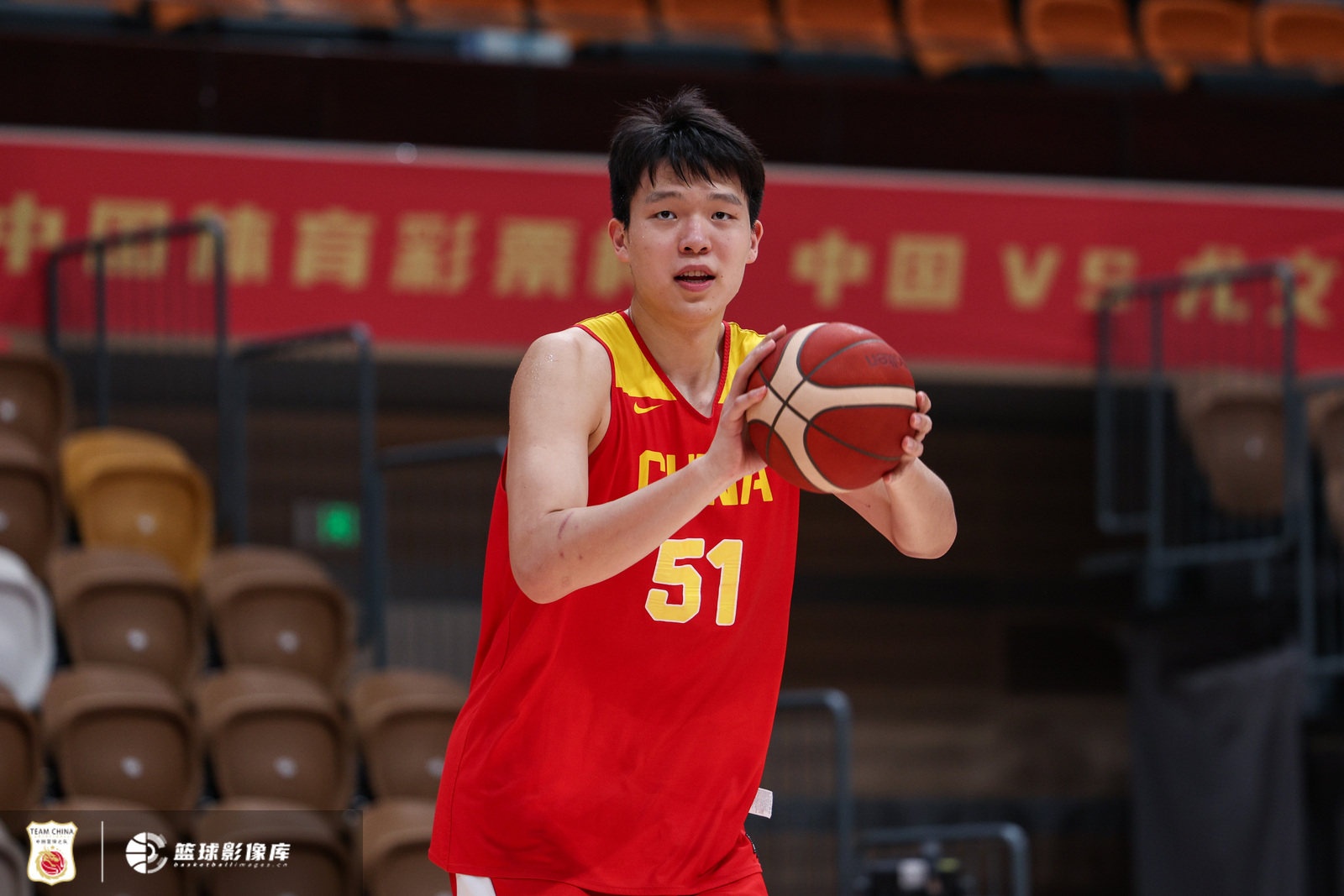 杨瀚森回国驰援男篮 预计17日新西兰热身赛现场亮相
