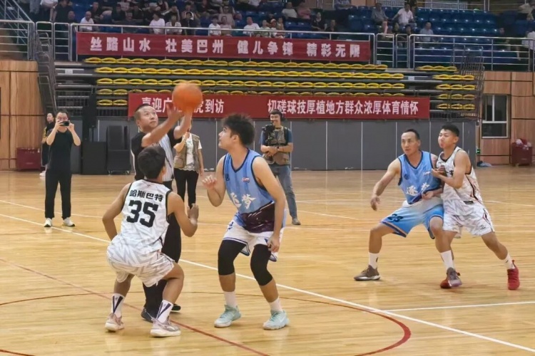 广汇能源男篮完成焉耆球迷见面会 明日库尔勒迎战江苏肯帝亚 广汇能源男篮完成焉耆球迷见面会 明日库尔勒迎战江苏肯帝亚