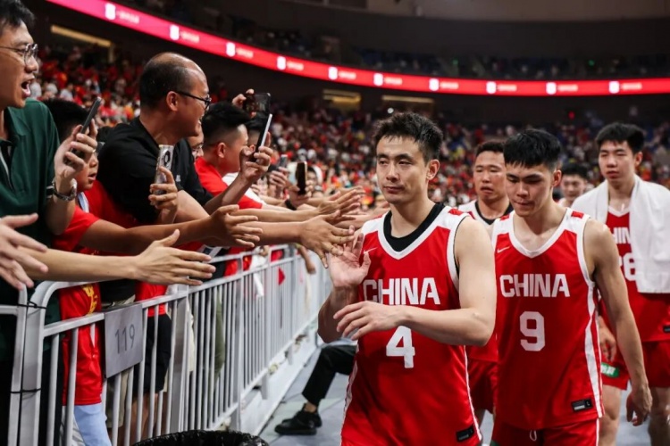 中国男篮夏训收官:佛山三战场均净负7分,后卫线持球核心依旧无解 中国男篮夏训收官:佛山三战场均净负7分,后卫线持球核心依旧无解