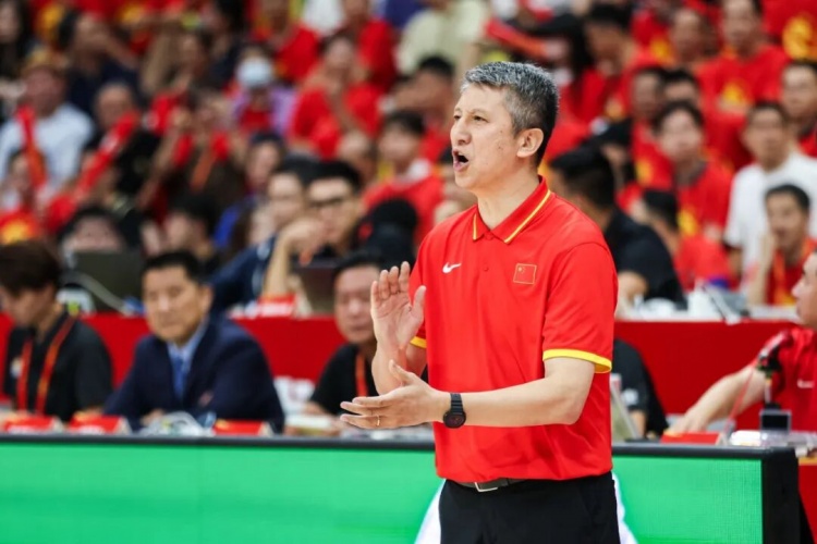中国男篮夏训收官:佛山三战场均净负7分,后卫线持球核心依旧无解 中国男篮夏训收官:佛山三战场均净负7分,后卫线持球核心依旧无解