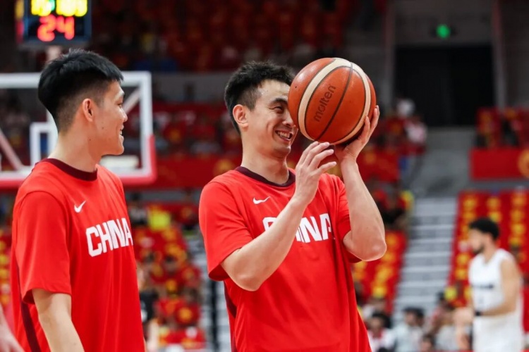 中国男篮夏训收官:佛山三战场均净负7分,后卫线持球核心依旧无解 中国男篮夏训收官:佛山三战场均净负7分,后卫线持球核心依旧无解
