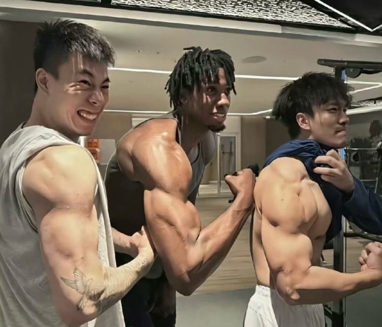 怀特塞德晒近照显瘦,上海队放弃优先续约权 怀特塞德晒近照显瘦,上海队放弃优先续约权