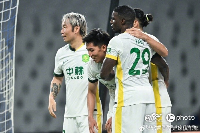 侯森多次扑救力保城门 国安客场3-0完胜申花 侯森多次扑救力保城门 国安客场3-0完胜申花