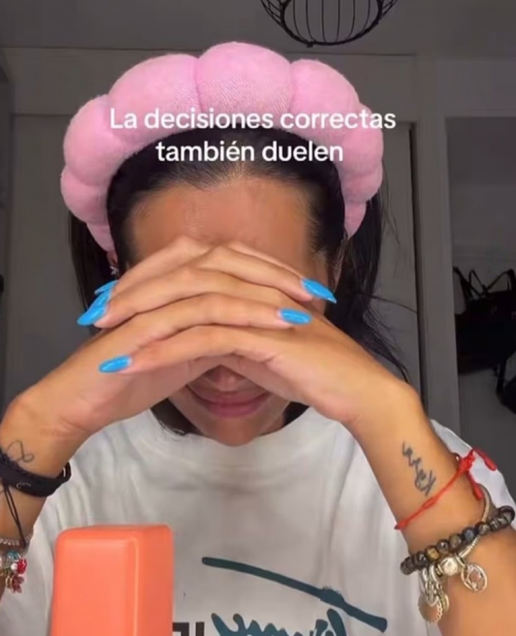 切尔西新援女友社媒落泪:搬去伦敦将失去全部工作机会 切尔西新援女友社媒落泪:搬去伦敦将失去全部工作机会