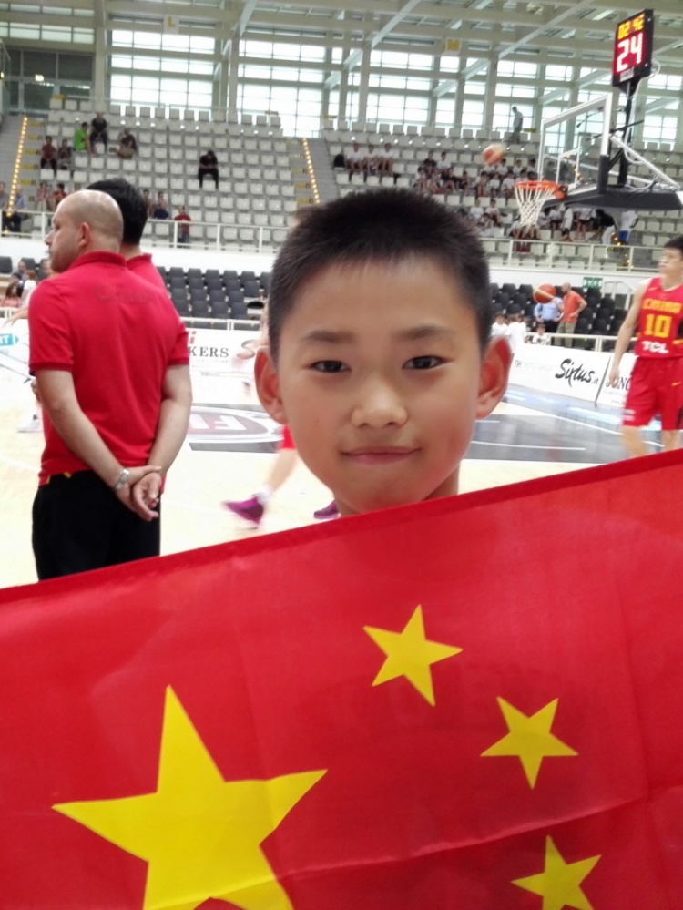 赵维伦晒国家队图集发声:离队9天 从童年看台到国手赛场 赵维伦晒国家队图集发声:离队9天 从童年看台到国手赛场