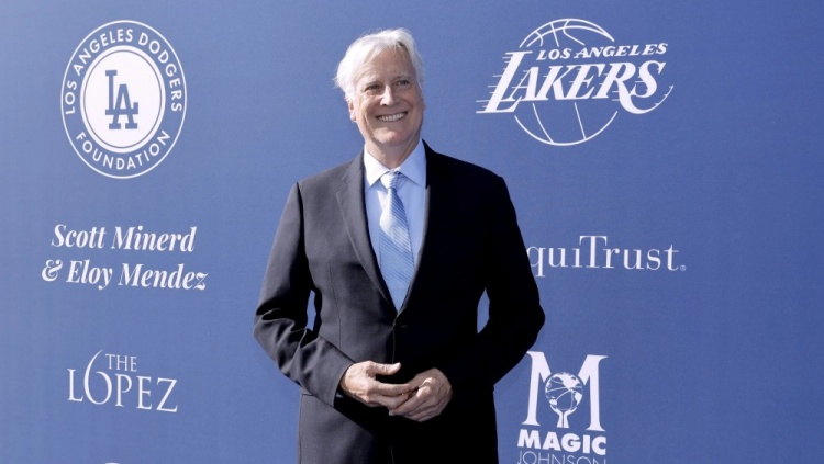 斯科特怒批湖人易主：14个月从100亿到125亿 沃尔特就是个笑话
