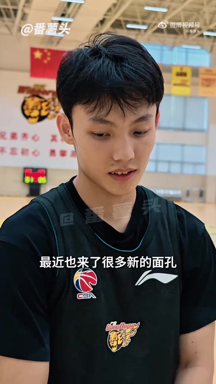 徐杰:每个教练都有他的理念 要尽快去理解新教练的一些战术意图 徐杰:每个教练都有他的理念 要尽快去理解新教练的一些战术意图