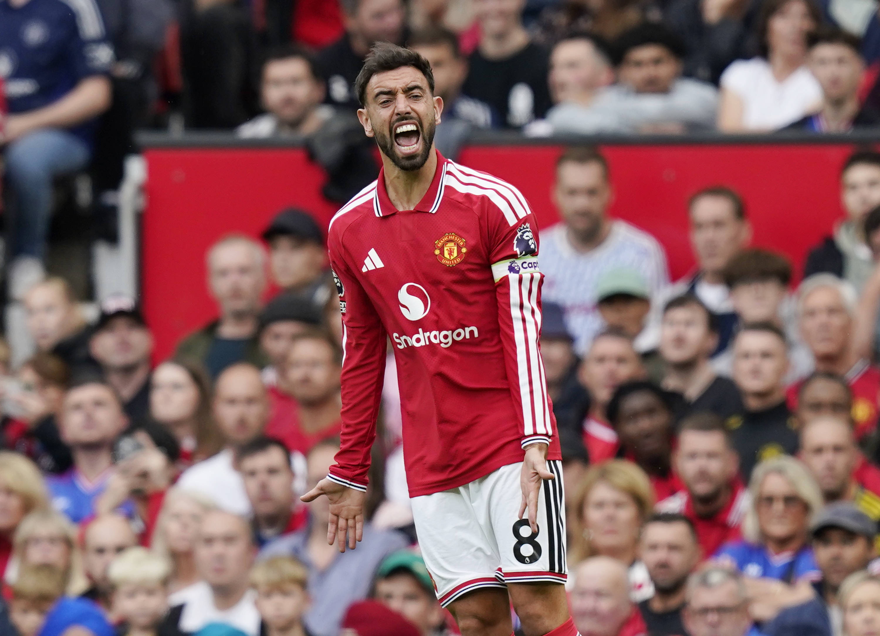 太阳报：曼联球员认为B费对争冠非常重要，希望他获得丰厚新合同
